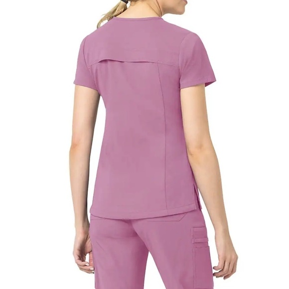 Carhartt WOMEN'S RUGGED FLEX® PEAK TUCK-IN SCRUB TOP in Thistle Purple Size XS - Picture 2 of 9